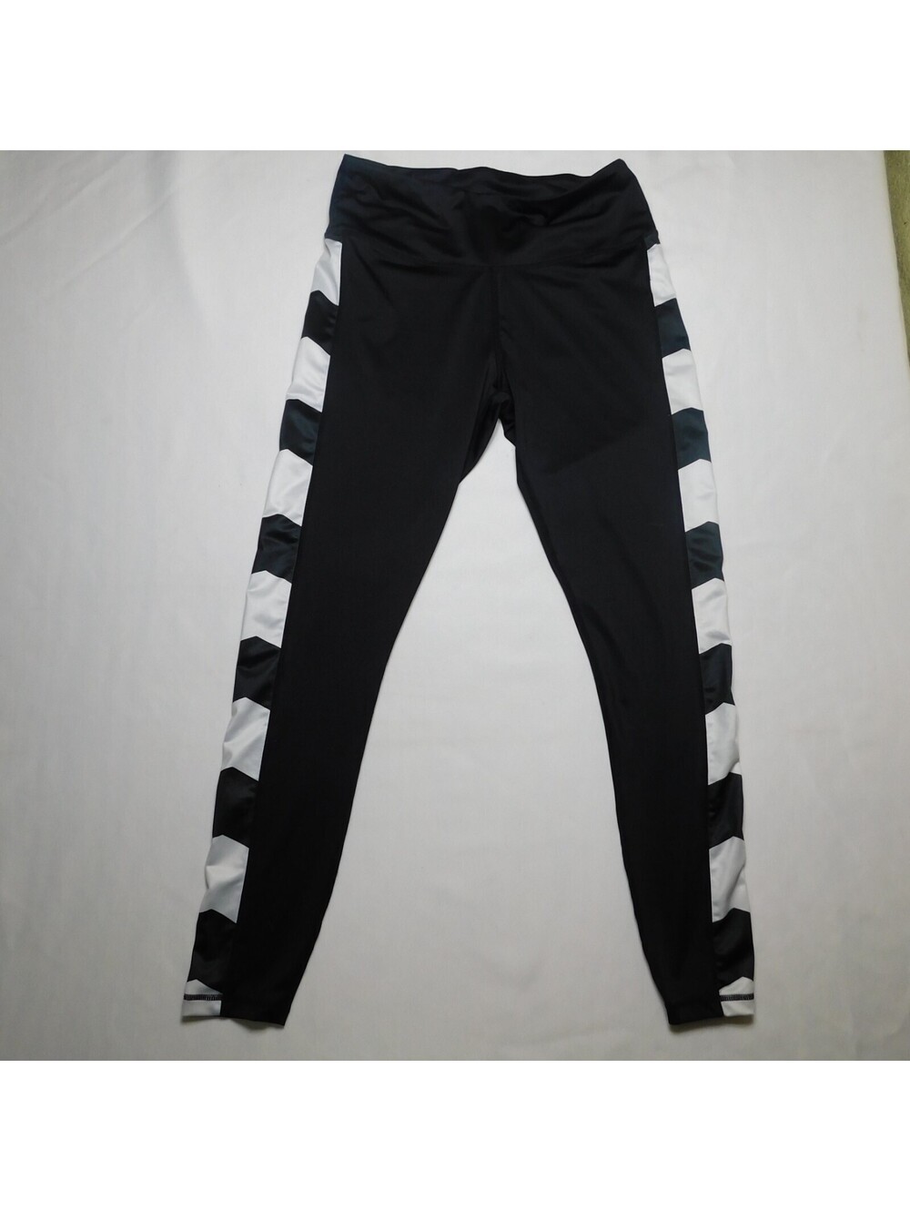 Cabana by Crown & Ivy Women's Size M Leggings Black White Chevron Striped